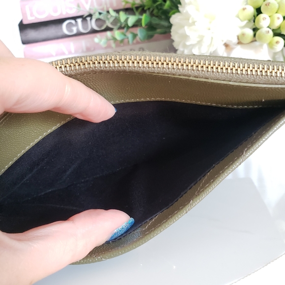 Authentic Pre-owned Yves Saint Laurent Grain De Poudre Bill Pouch Clutch - Picture 8 of 13